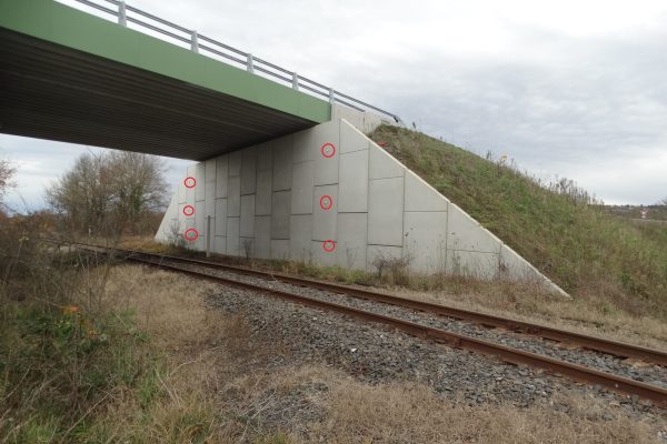 Contrôle de cibles sur mur de soutènement